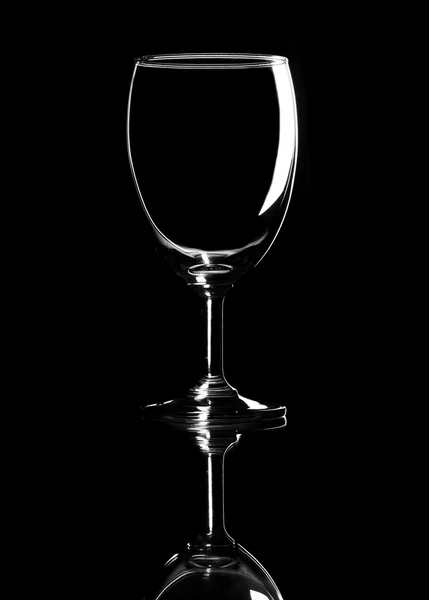 Segelas Anggur Dalam Kegelapan Kosong — Stok Foto