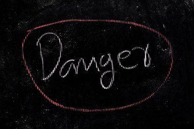 Tebeşir ile el yazısı tehlike 