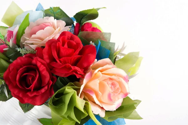 Güzel plastik çiçek buketi