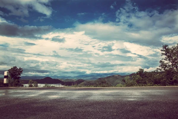 道路和山景 — 图库照片