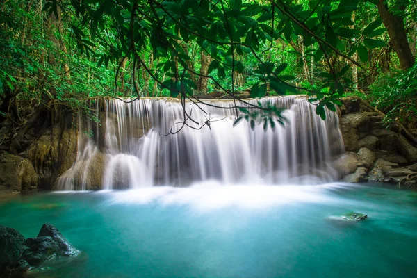 Красивый Водопад Зеленый Лес Отдых Место Время Отдыха — стоковое фото