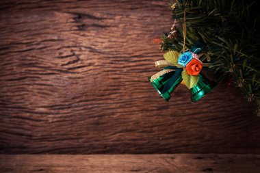 Noel dekorasyonu ile yeşil çan