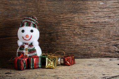 Kardan adam Noel hediye kutusu ile