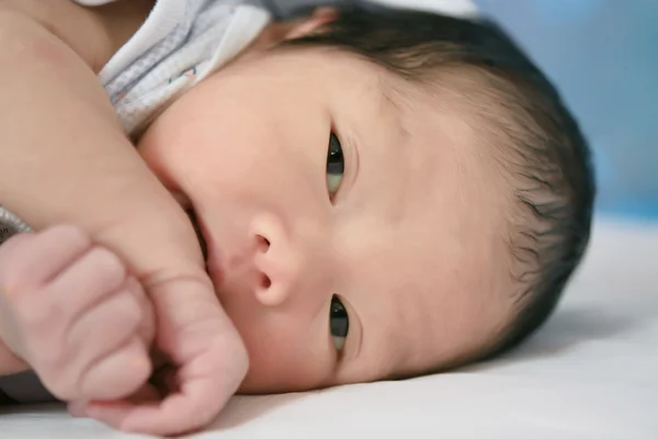 Neonato Una Ragazza Carina — Foto Stock