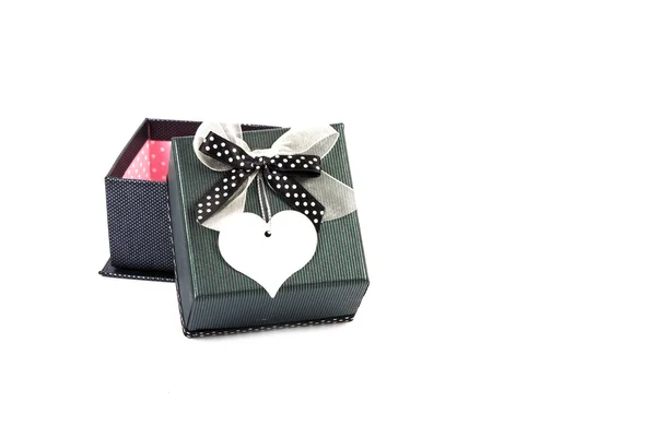 Schwarze Geschenkbox Mit Weißem Herz Preisschild — Stockfoto