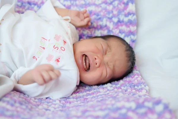 Bebê Recém Nascido Gritando — Fotografia de Stock