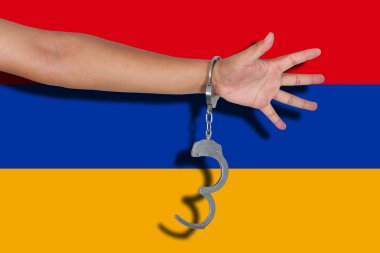 Ermenistan bayrağı el ile kelepçe