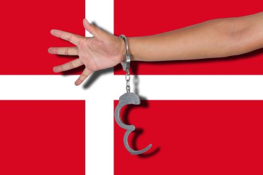 Danimarka bayrağı el ile kelepçe
