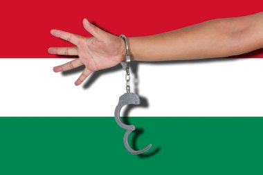 kelepçe elle Macaristan bayrağı