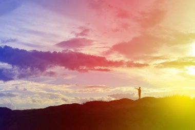 Çocuk siluet, çocuğun sevinç anlar. gelecekte, On doğa günbatımı için arıyorsunuz