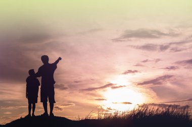 Baba ve oğul gelecek, siluet kavramı için arıyorsunuz