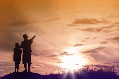 Baba ve oğul gelecek, siluet kavramı için arıyorsunuz