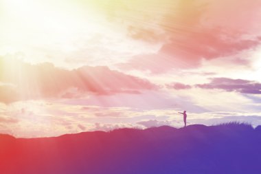 Çocuk siluet, çocuğun sevinç anlar. gelecekte, On doğa günbatımı için arıyorsunuz