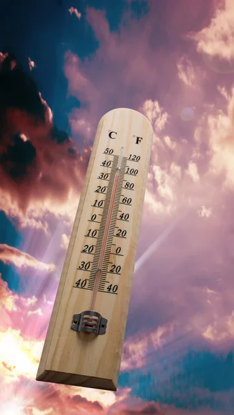 Wooden Thermometer Sky Hot Weather — Stock Photo, Image