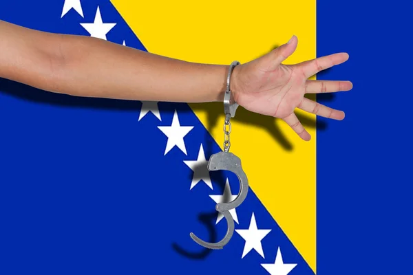 Manette Con Mano Sulla Bandiera Della Bosnia Erzegovina — Foto Stock