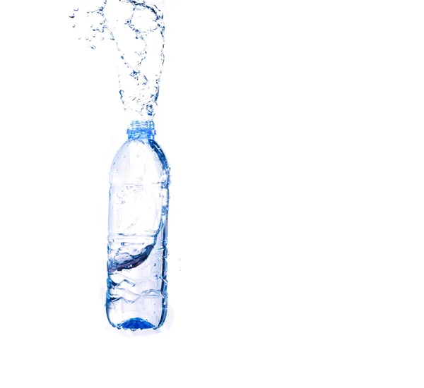 Wasserspritzer Aus Einer Plastikflasche — Stockfoto