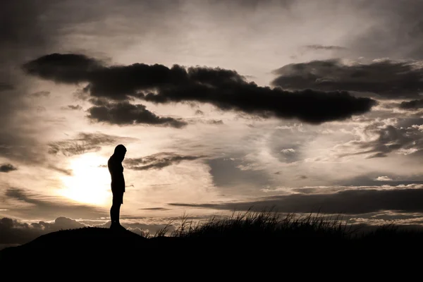 Boy Standing Grudge Sunset View Conceito Silhueta — Fotografia de Stock