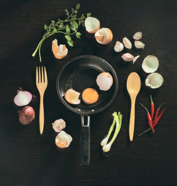 Yemek malzemeler, yumurta, soğan, sarımsak, taze soğan, biber