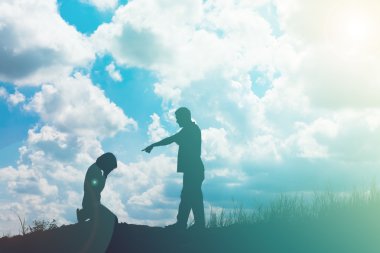 Çift silueti ilişkiyi bitiriyor.