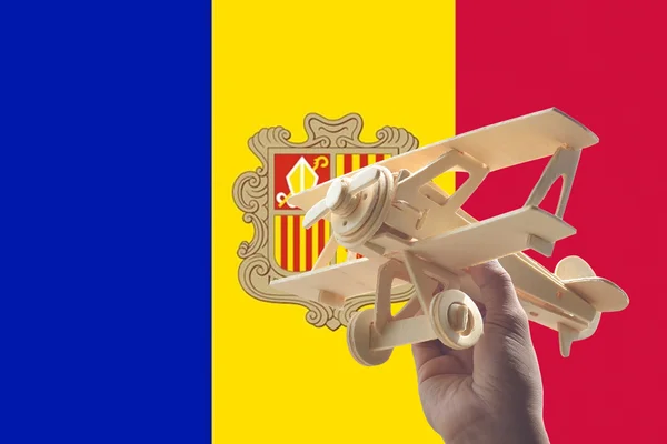 Handen Håller Flygplan Plan Över Andorra Flagga Resor Koncept — Stockfoto