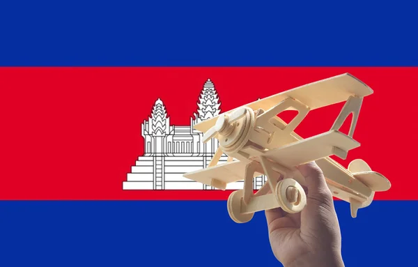 Hand Met Vliegtuig Vliegtuig Cambodja Vlag Reizen Concept — Stockfoto