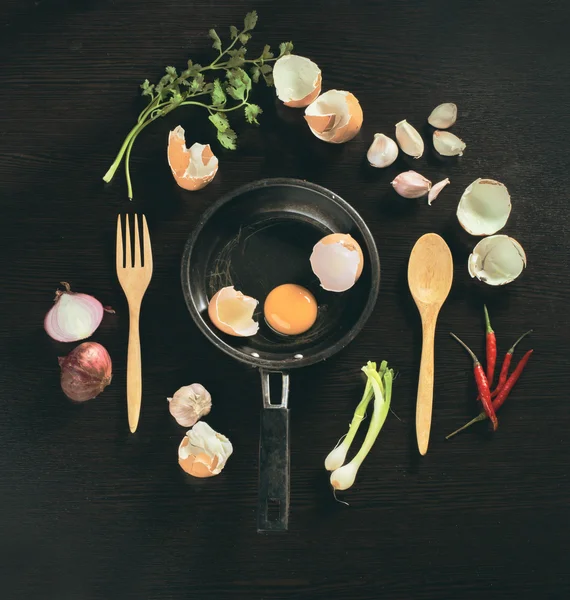 Yemek malzemeler, yumurta, soğan, sarımsak, taze soğan, biber