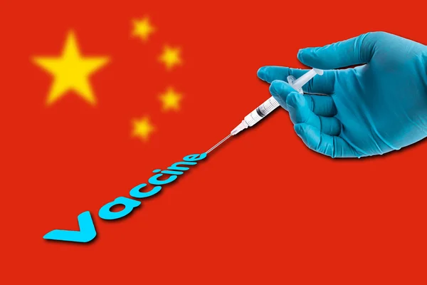 Hand Een Blauwe Handschoen Bedrijf Spuit Injecteren Vaccin Tekst China — Stockfoto