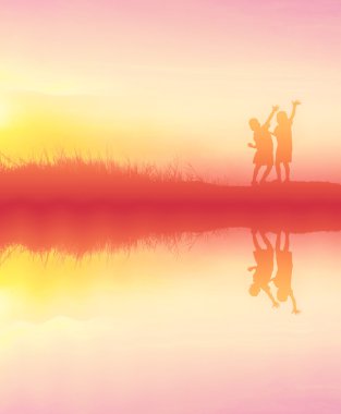 siluet çocuklar ile su tașõma gün batımında zaman mutlu oynarken