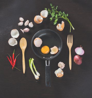 Yemek malzemeler, yumurta, soğan, sarımsak, taze soğan, biber