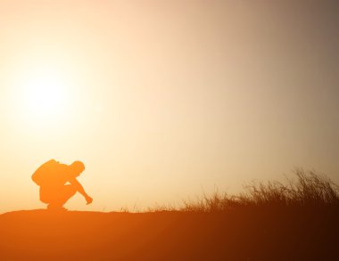 Siluet seyahat adam yorgun 