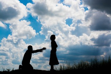 Çift silueti ilişkiyi bitiriyor.