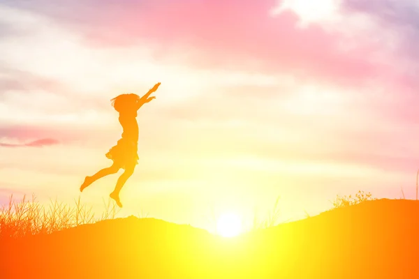 Silueta Chica Saltando Momentos Más Felices —  Fotos de Stock
