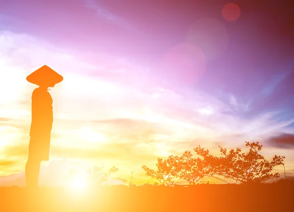 Menina triste pé por do sol, conceito silhueta — Fotografia de Stock