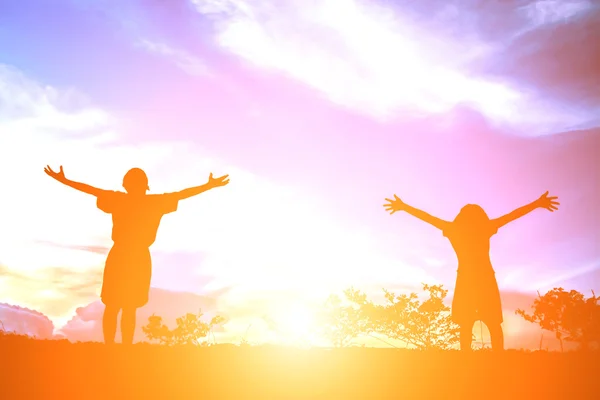 Brother and sister silhouette,Moments of the child's joy. On the — Stock Photo, Image