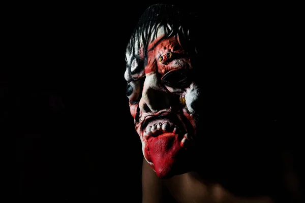 As crianças fazem fantasmas saem para jogar o Festival de Halloween. da — Fotografia de Stock