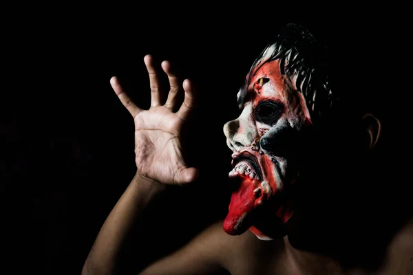 Barn gör upp spöken kom ut för att spela Halloween festivalen. da — Stockfoto