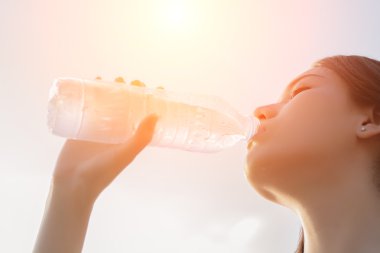 Güzel ve genç birbayan içme suyu bitiş sonra sabah