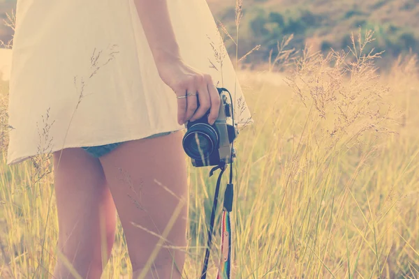 Young woman hand holding retro camera close-up — Stock Photo, Image