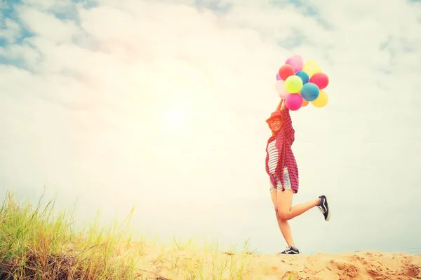 Young beautiful woman holding balloon very happy on the fresh ai — Stock Photo, Image