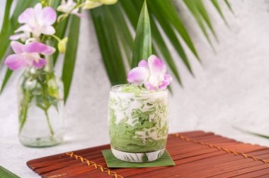 Muz yaprağına konmuş tatlı, Tayland tatlıları..