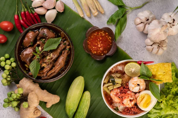 Juntas Patas Pollo Guisadas Una Taza Con Tomate Chile Pepino — Foto de Stock