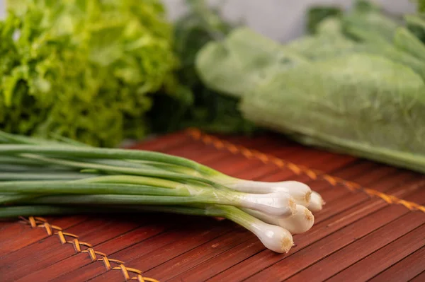 Spring Onions Placed Wooden Plate Selective Focus — Stock Photo, Image