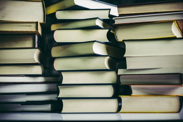 Boeken Worden Een Stapel Boeken Tafel Gelegd — Stockfoto