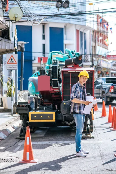 Engenheiros Civis Trabalham Grandes Condições Rodoviárias Máquinas — Fotografia de Stock