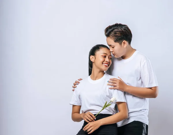 Mulheres Casais Stand Fragrante Bochecha — Fotografia de Stock