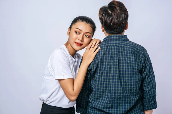 Duas Queridas Mulheres Levantaram Seguraram Outro Ombro — Fotografia de Stock