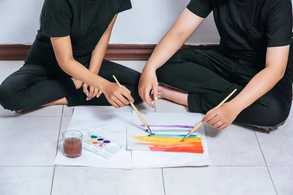 Female Couples Draw Paint Paper — Stock Photo, Image