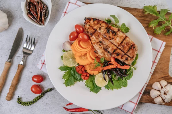 Chicken Steak Lemon Tomato Chili Carrot White Plate — Stok Foto