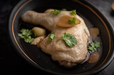 Tavuk budu, galangal, sarımsak ve limon. Seçici odak.