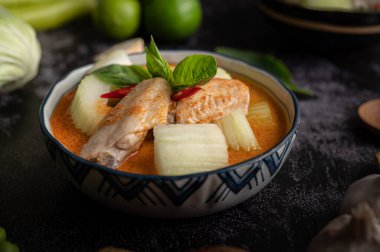 Kış kavunlu körili tavuk, mantarlı, sarımsaklı, acılı ve fesleğenli..